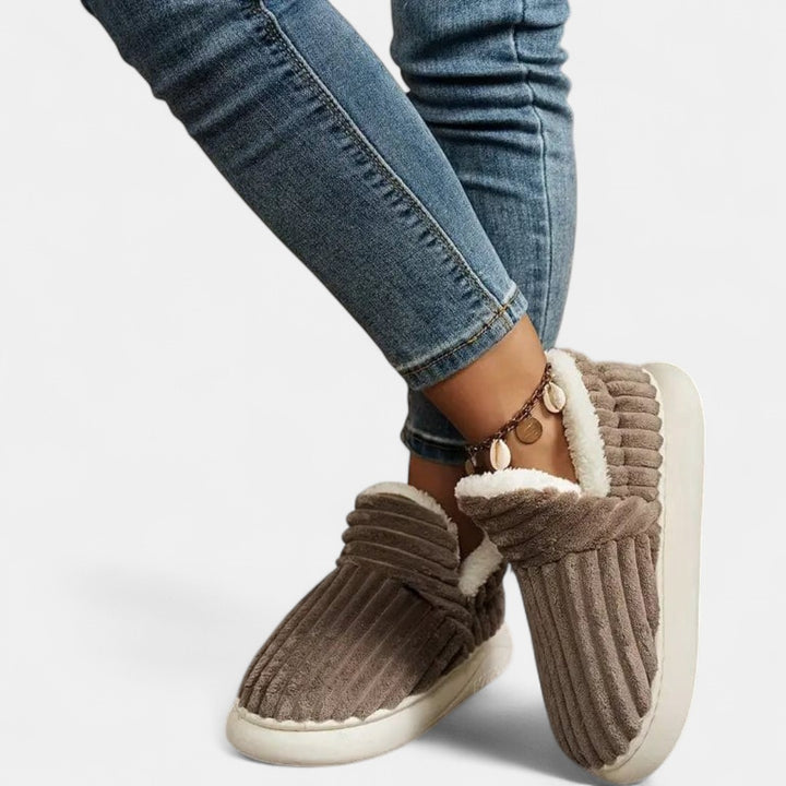 LYSSA | Plush Comfort Slippers
